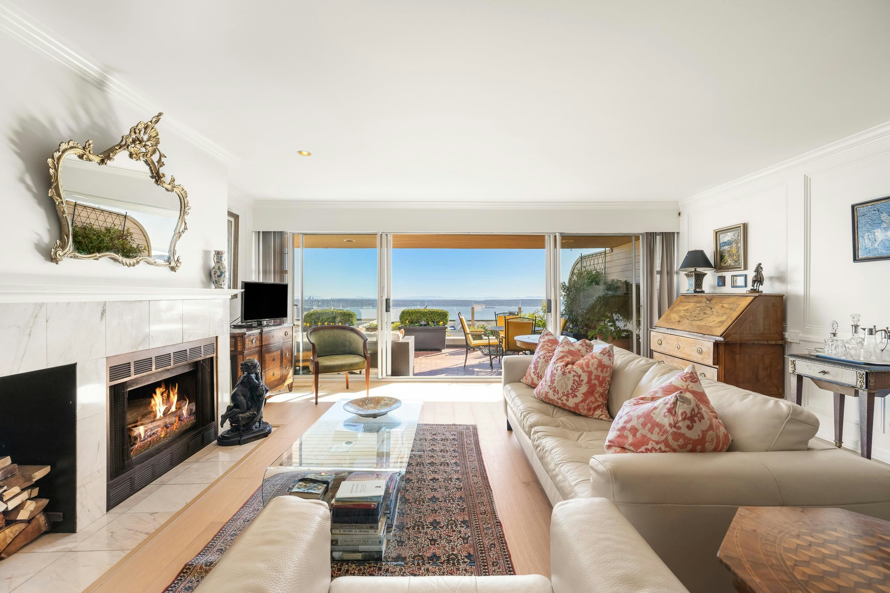 102-2274 Folkestone Way, West Vancouver, BC, V7S 2X7