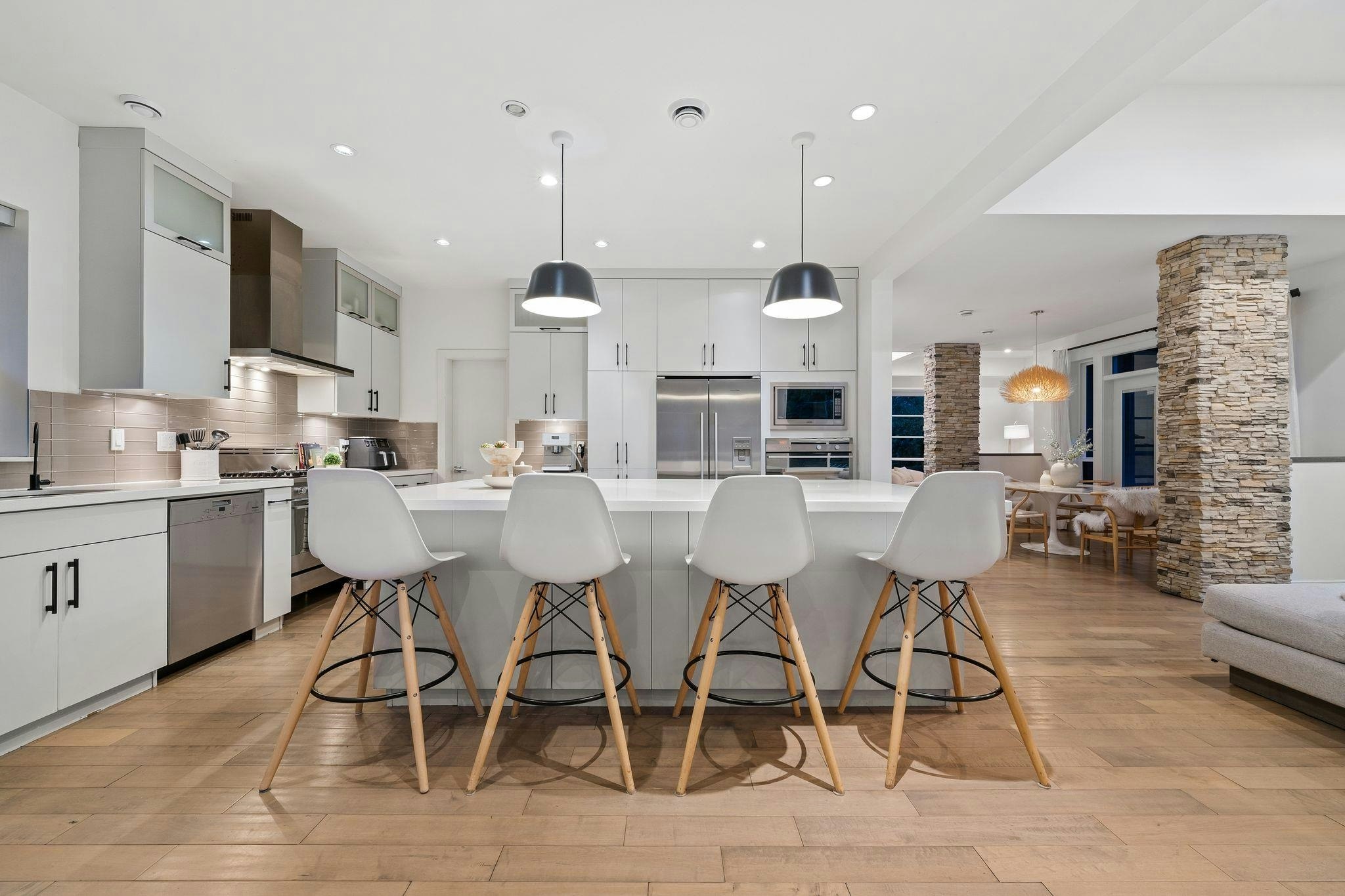 2775 Lyndene Road, North Vancouver, BC, V7R 1E2 - 12