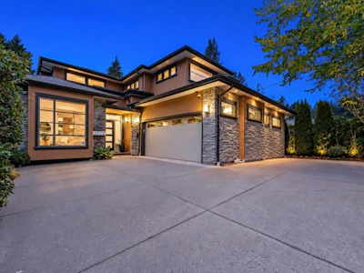 2775 Lyndene Road - 3