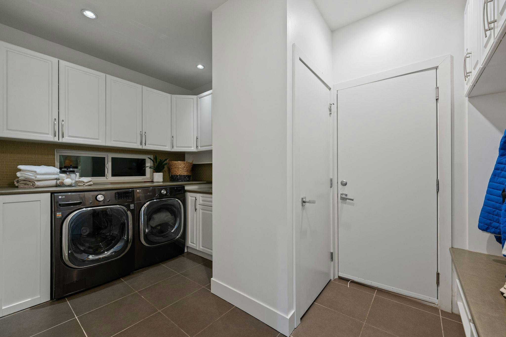 2775 Lyndene Road, North Vancouver, BC, V7R 1E2 - 32
