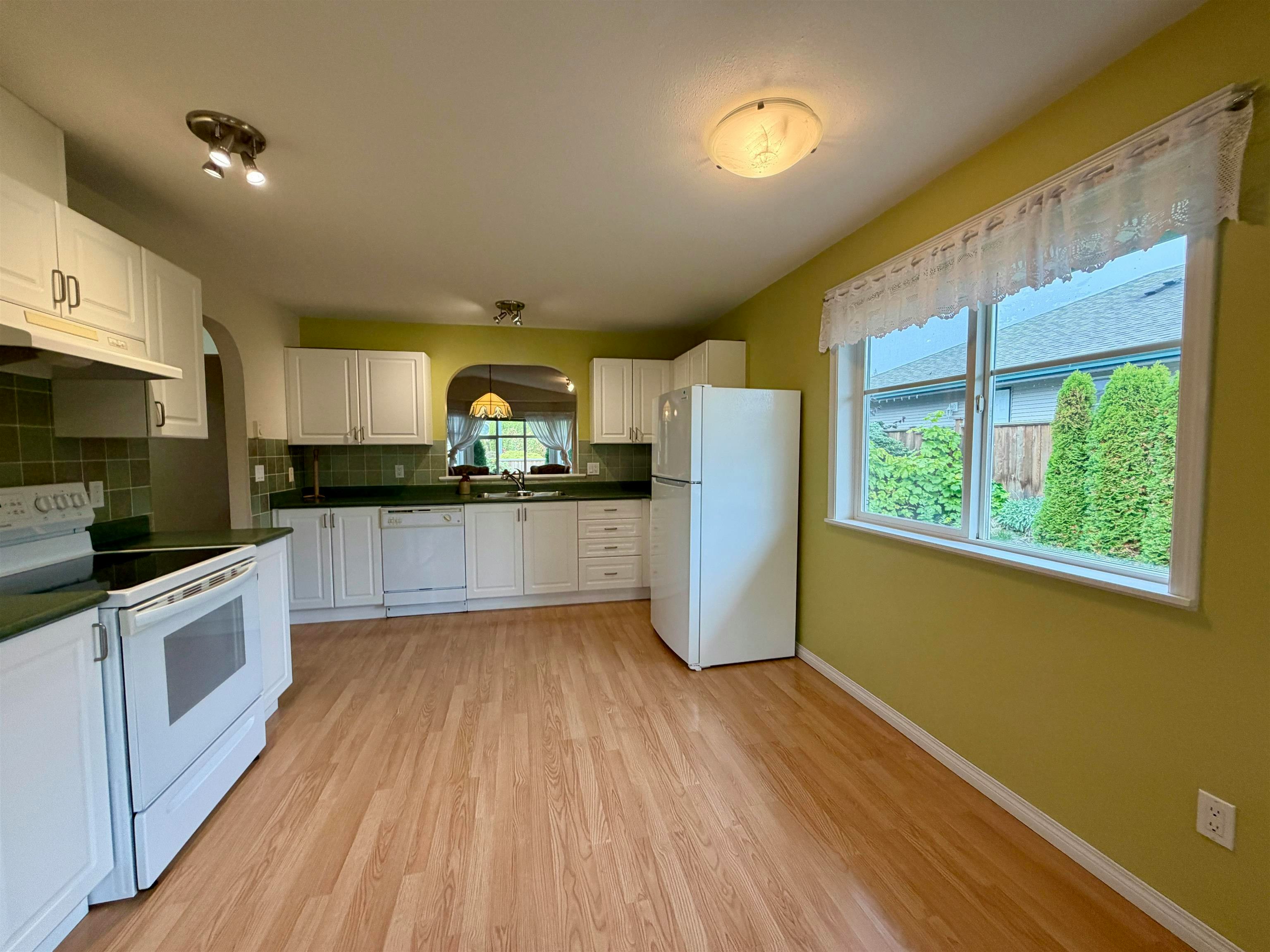 6317 Williams Place, Sechelt, BC, V7Z 0M6 - 12