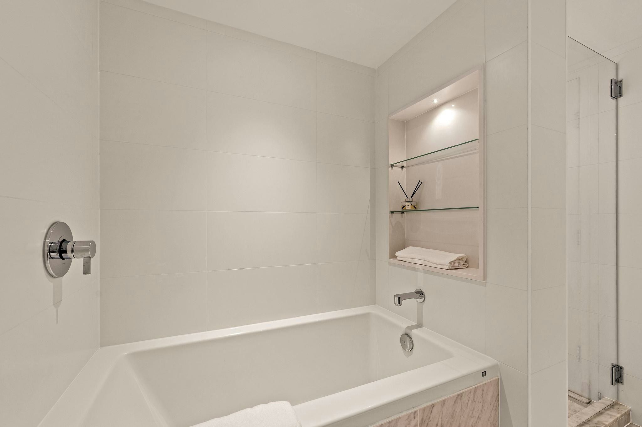1610-1111 Richards Street, Vancouver, BC, V6B 0S3 - 14