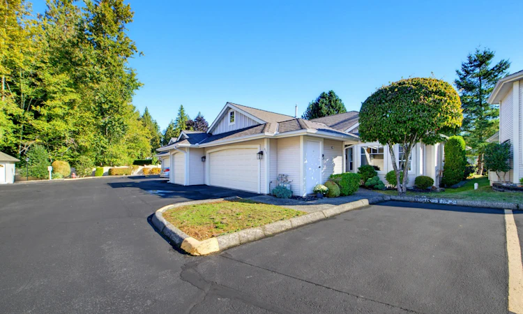 215-20655 88 Avenue