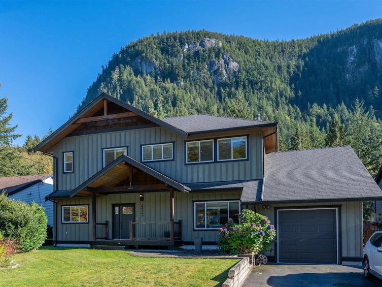 38590 Westway Avenue, Squamish, BC, V8B 0W4 - 2