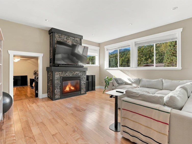 38590 Westway Avenue, Squamish, BC, V8B 0W4 - 18