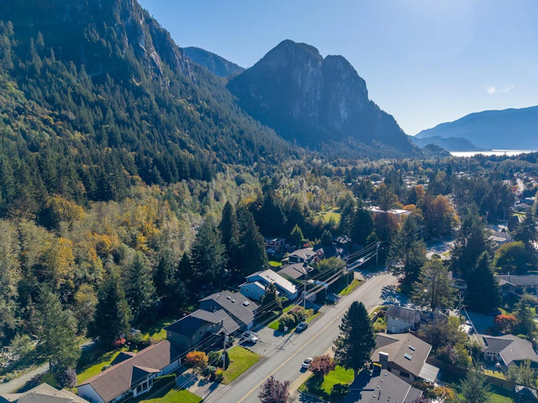 38590 Westway Avenue, Squamish, BC, V8B 0W4 - 37