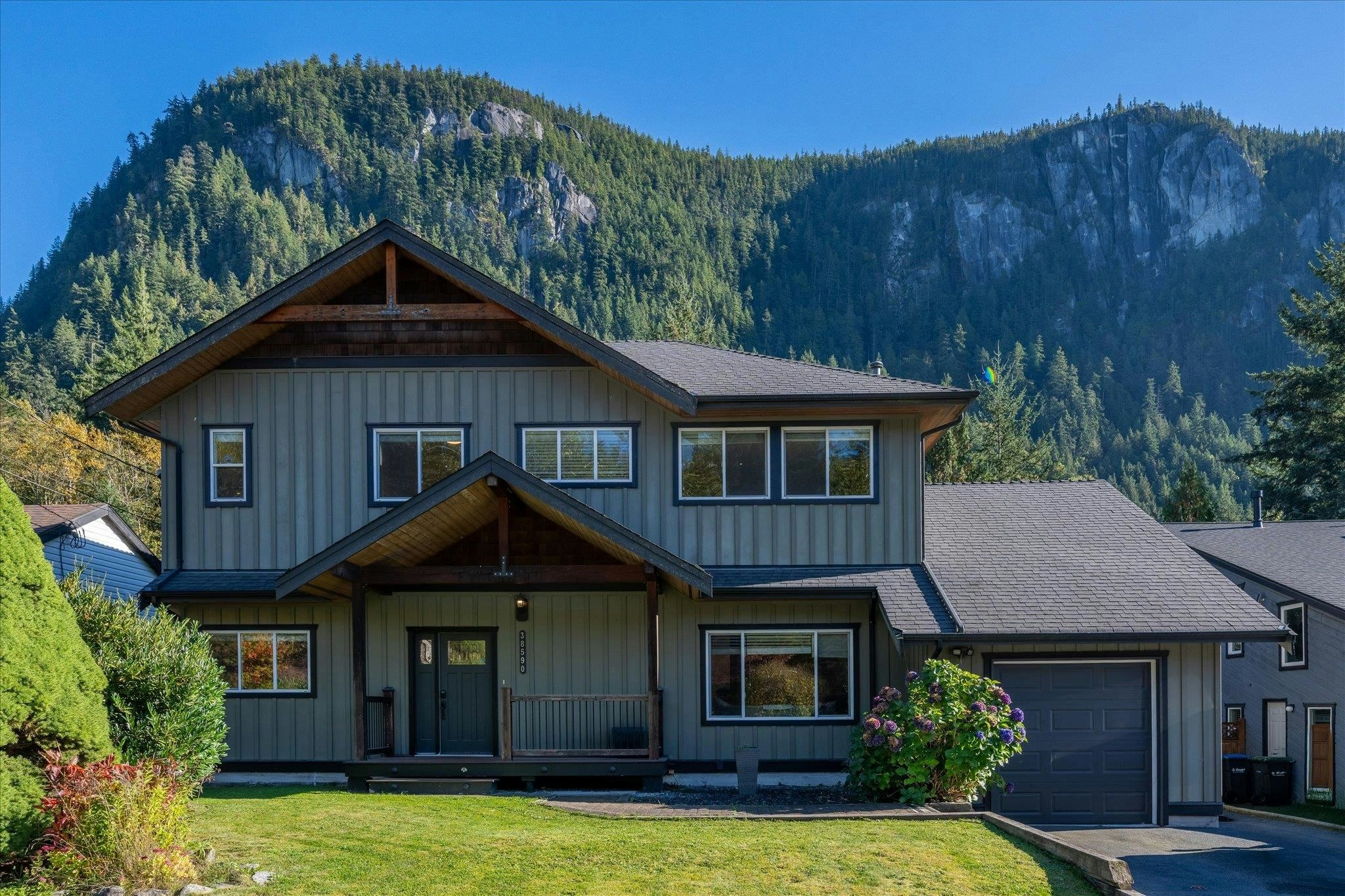 38590 Westway Avenue, Squamish, BC, V8B 0W4