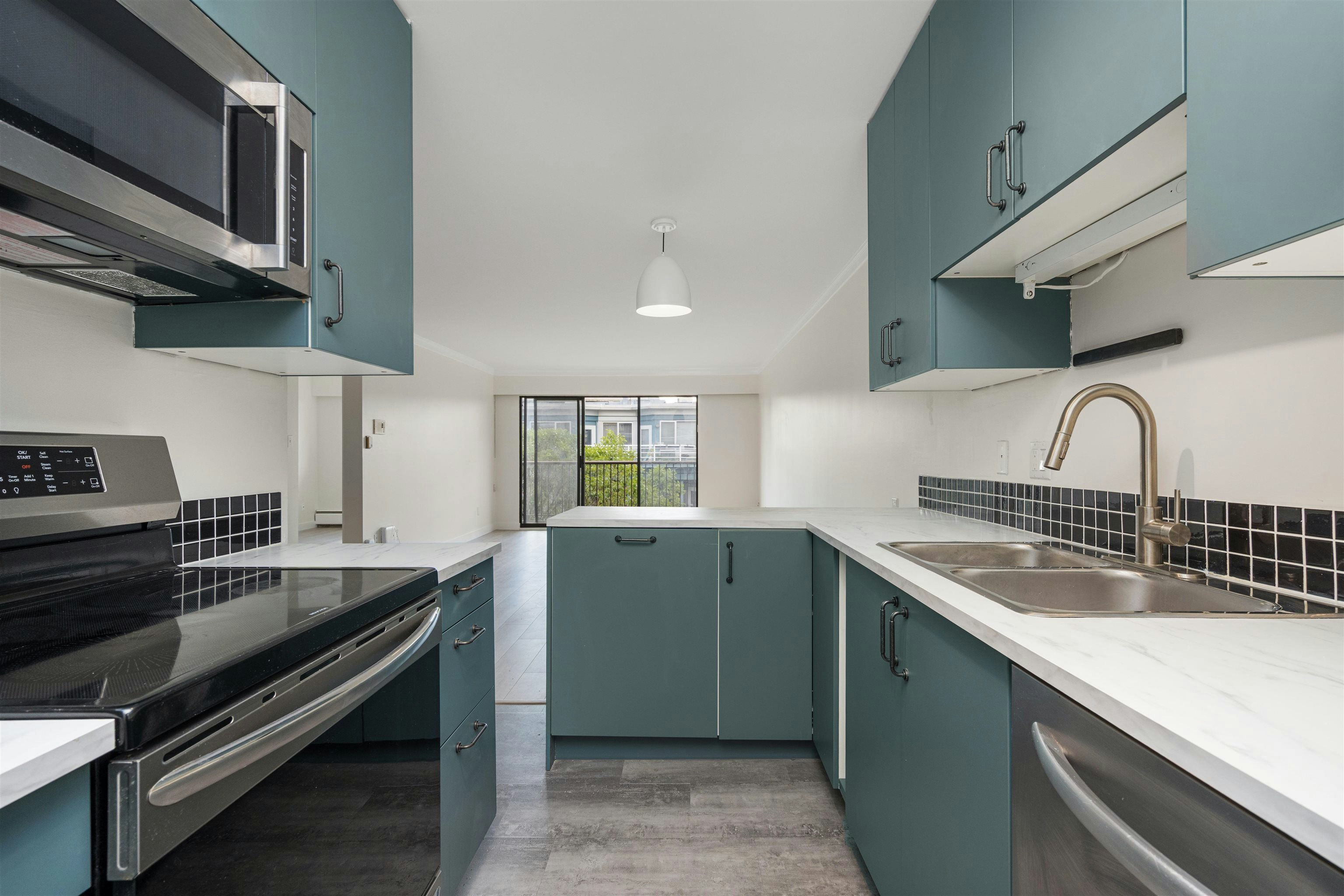 204-127 E 4th Street, North Vancouver, BC, V7L 1H7