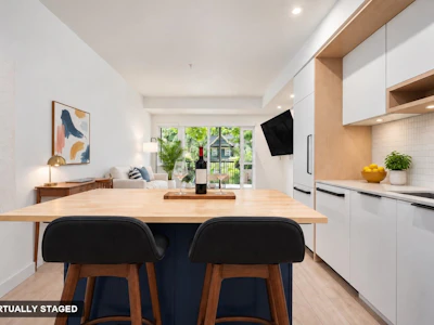 212-2520 Guelph Street - 5