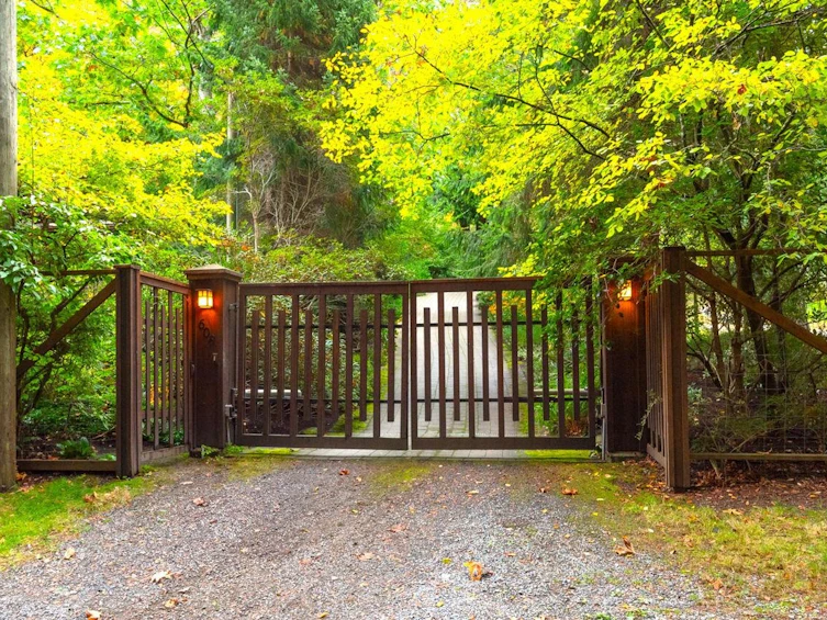 608 Magee Road, Bowen Island, BC, V0N 1G2 - 2