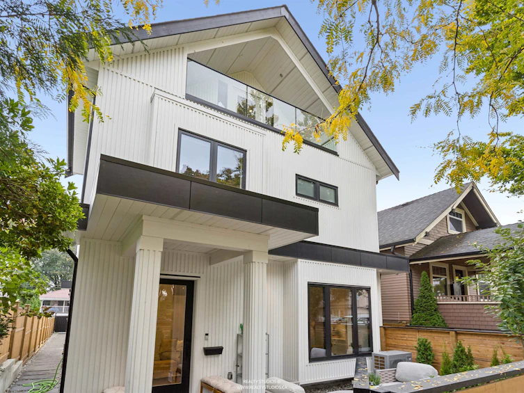 1-878 E 37th Avenue, Vancouver, BC, V5W 1G2 - 37