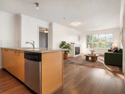 309-6815 188 Street - 3