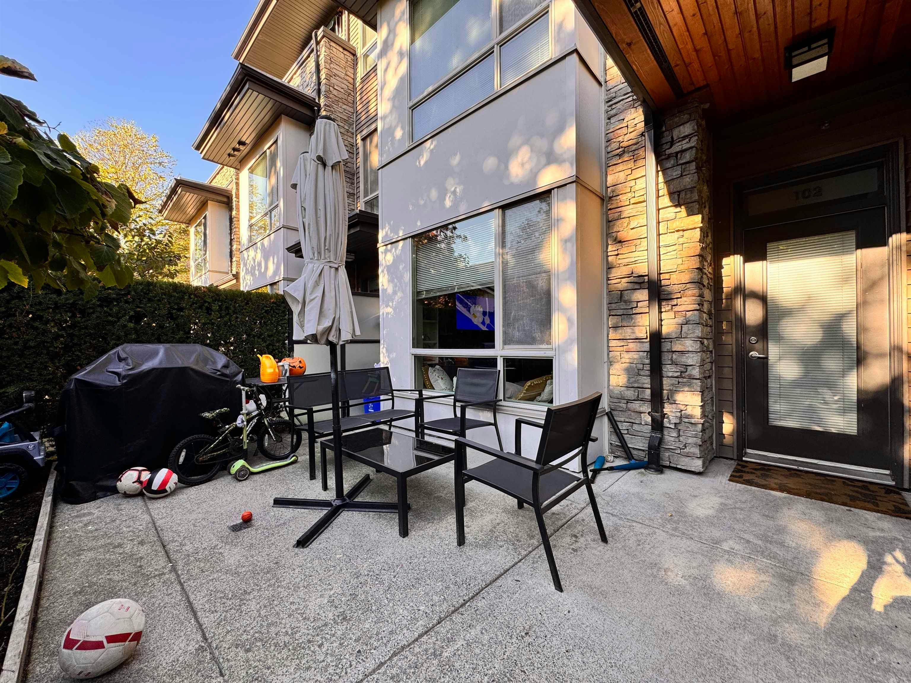 102-7488 Byrnepark Walk, Burnaby, BC, V3N 0G6 - 2