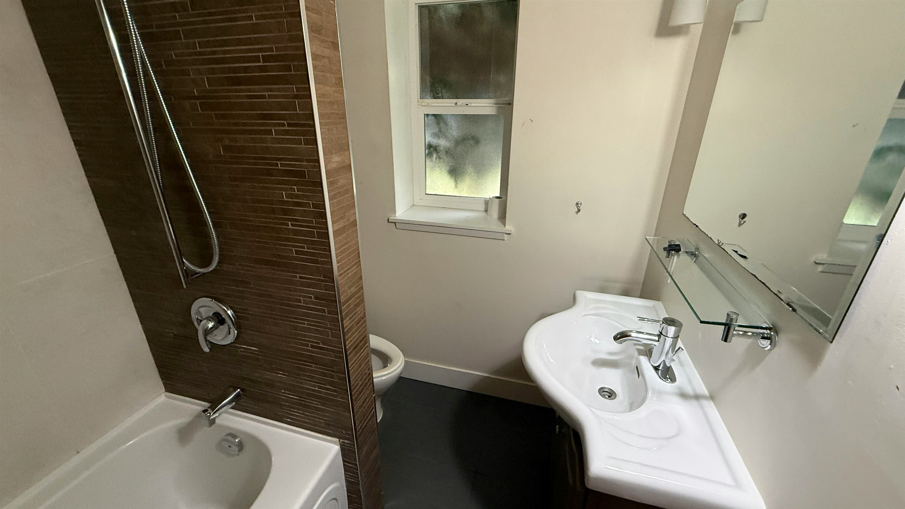 2244 W 32nd Avenue, Vancouver, BC, V6L 2B2 - 2