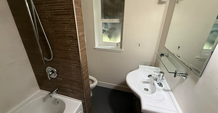 2244 W 32nd Avenue, Vancouver, BC, V6L 2B2 - 2