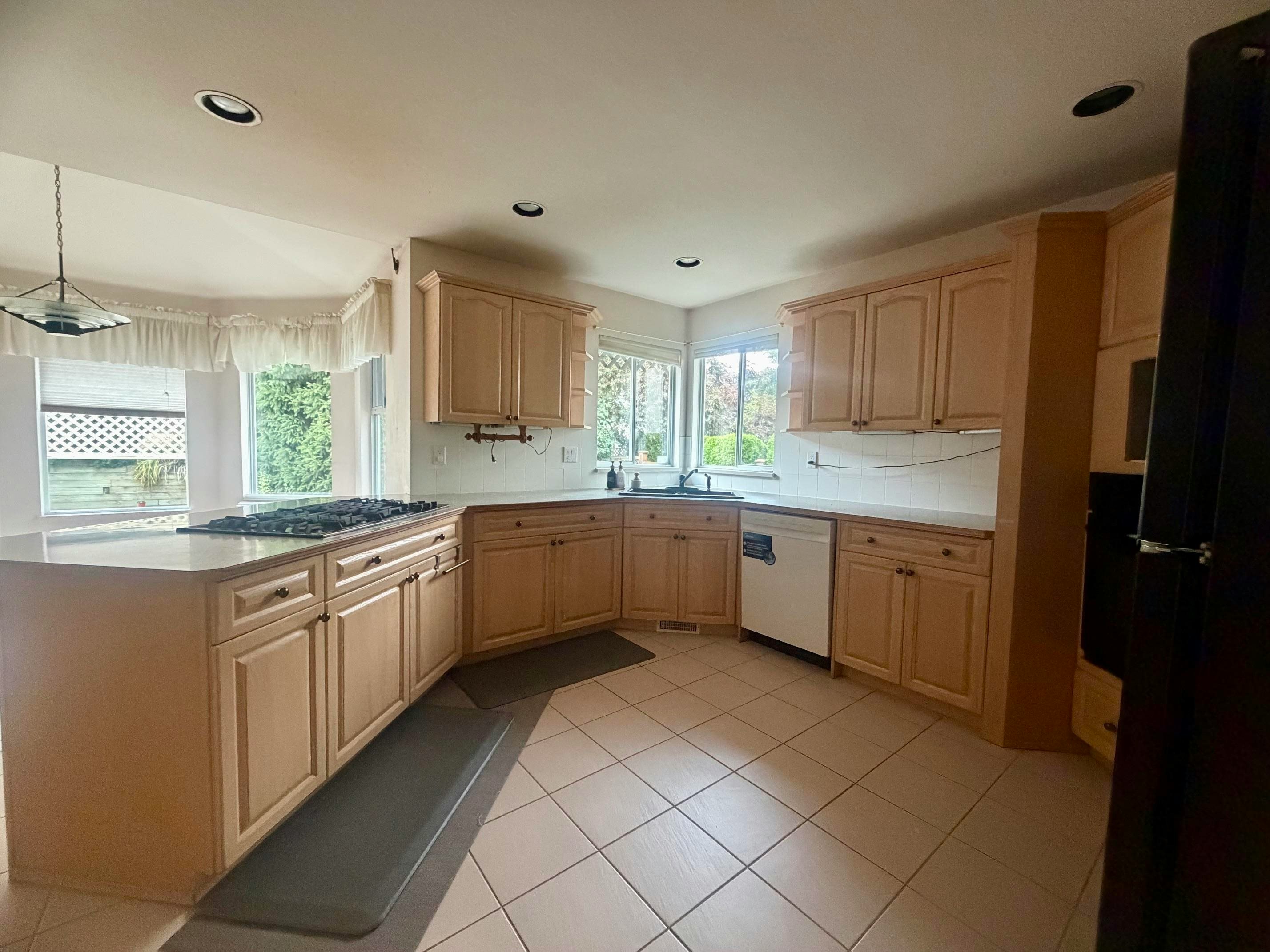 8537 166 Street, Surrey, BC, V4N 3H1 - 9