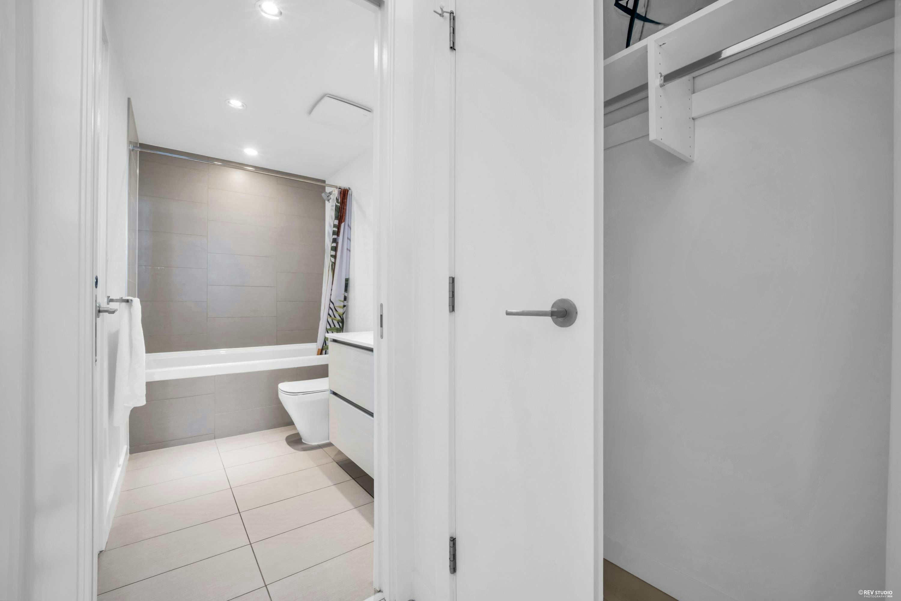 2203-6098 Station Street, Burnaby, BC, V5H 0H4 - 17