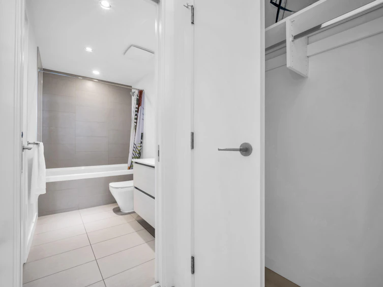 2203-6098 Station Street, Burnaby, BC, V5H 0H4 - 17