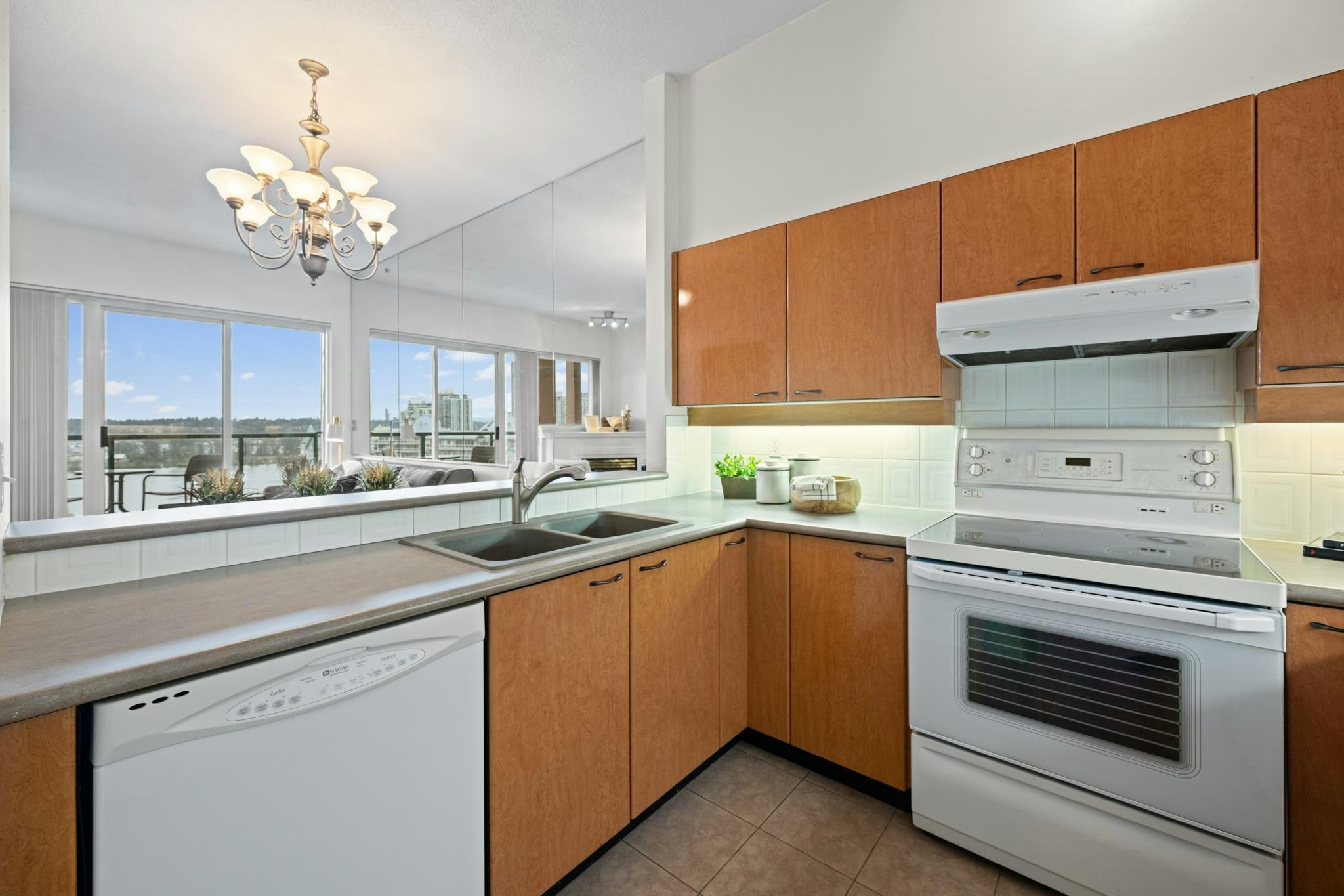 2102-10 Laguna Court, New Westminster, BC, V3M 6W3 - 8