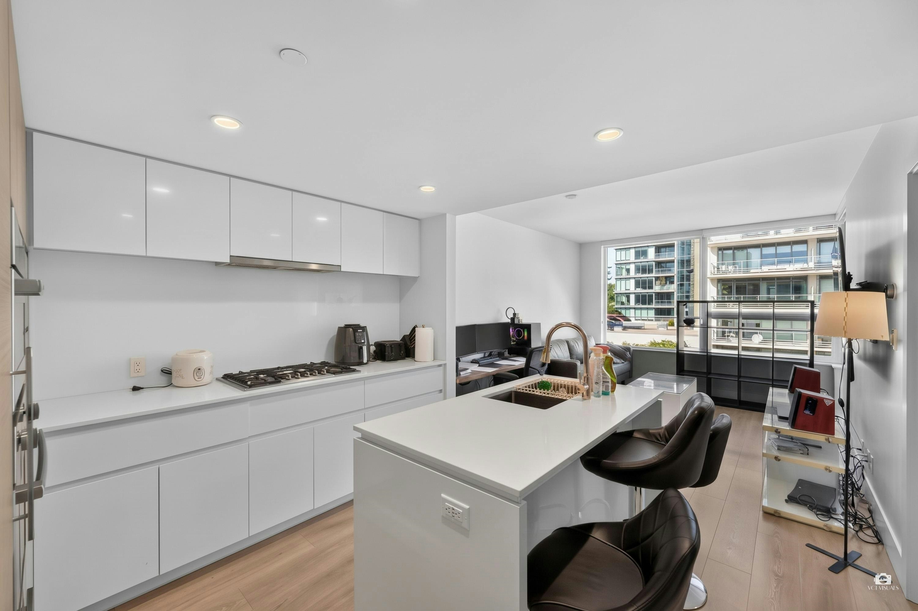 512-6900 Pearson Way - 2