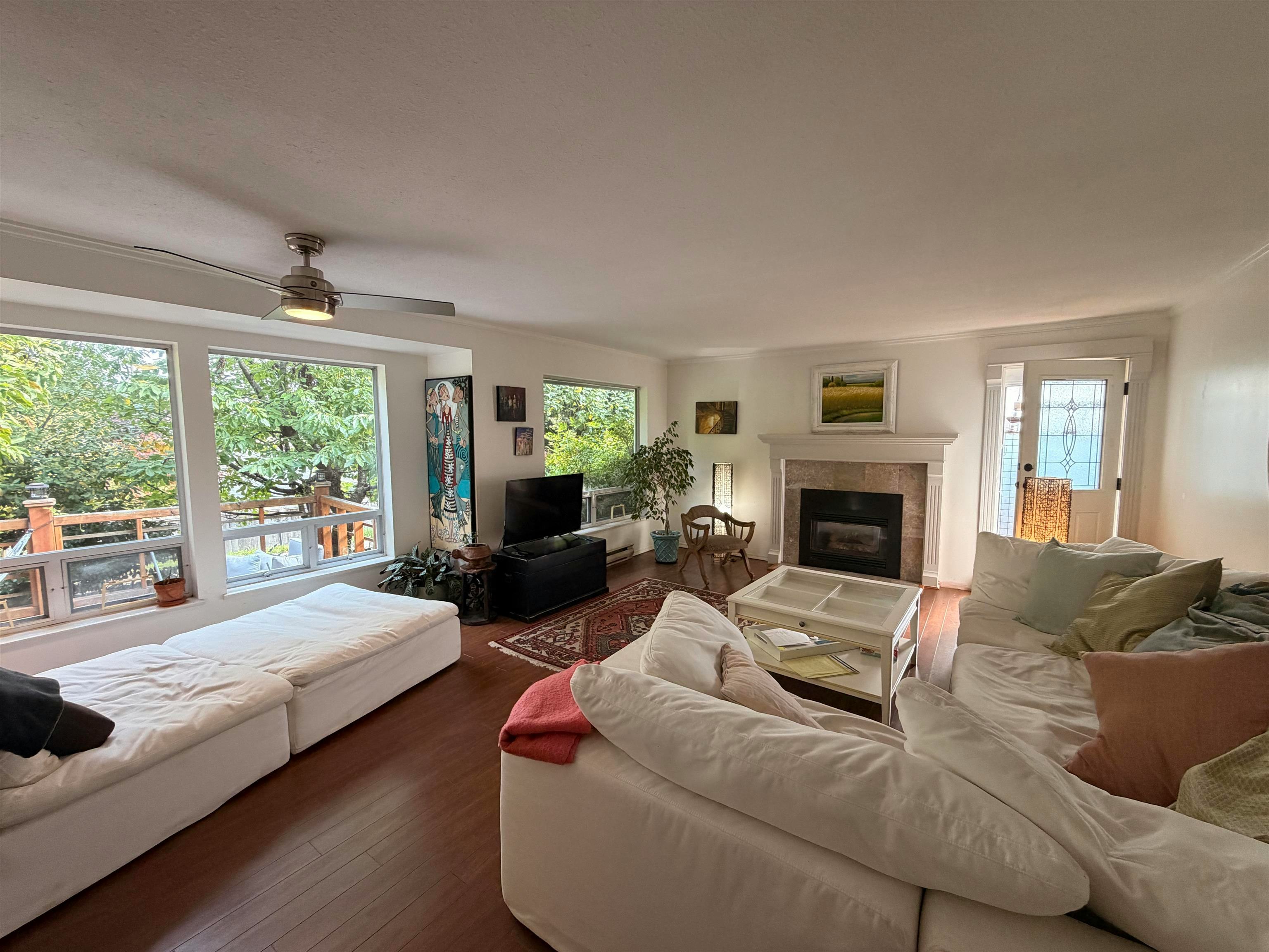 5724 Trail Avenue, Sechelt, BC, V0N 3A0