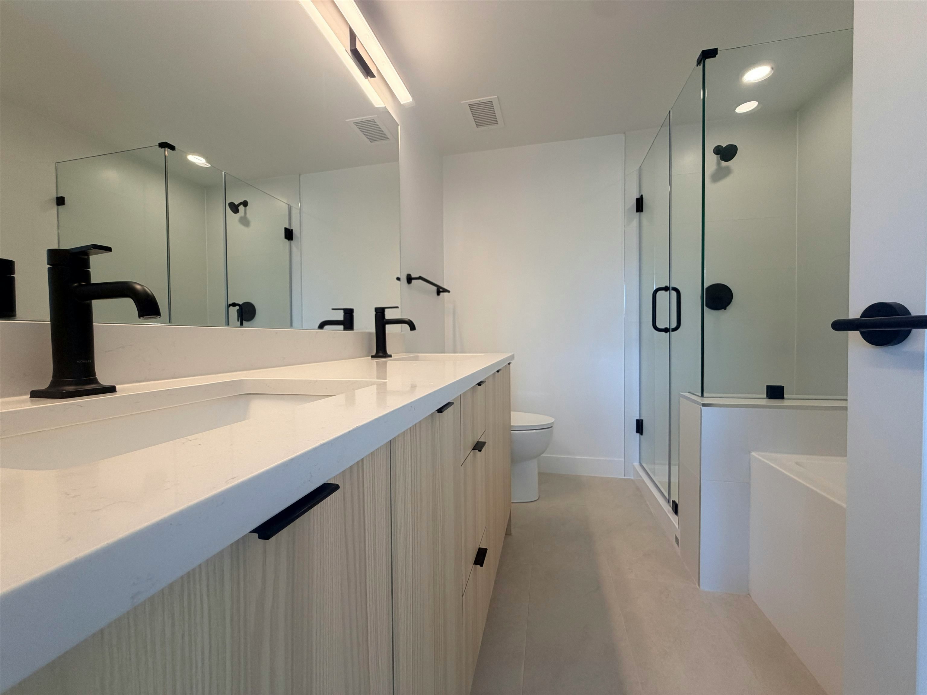 8899 Spires Road, Richmond, BC, V6Y 1X1 - 10