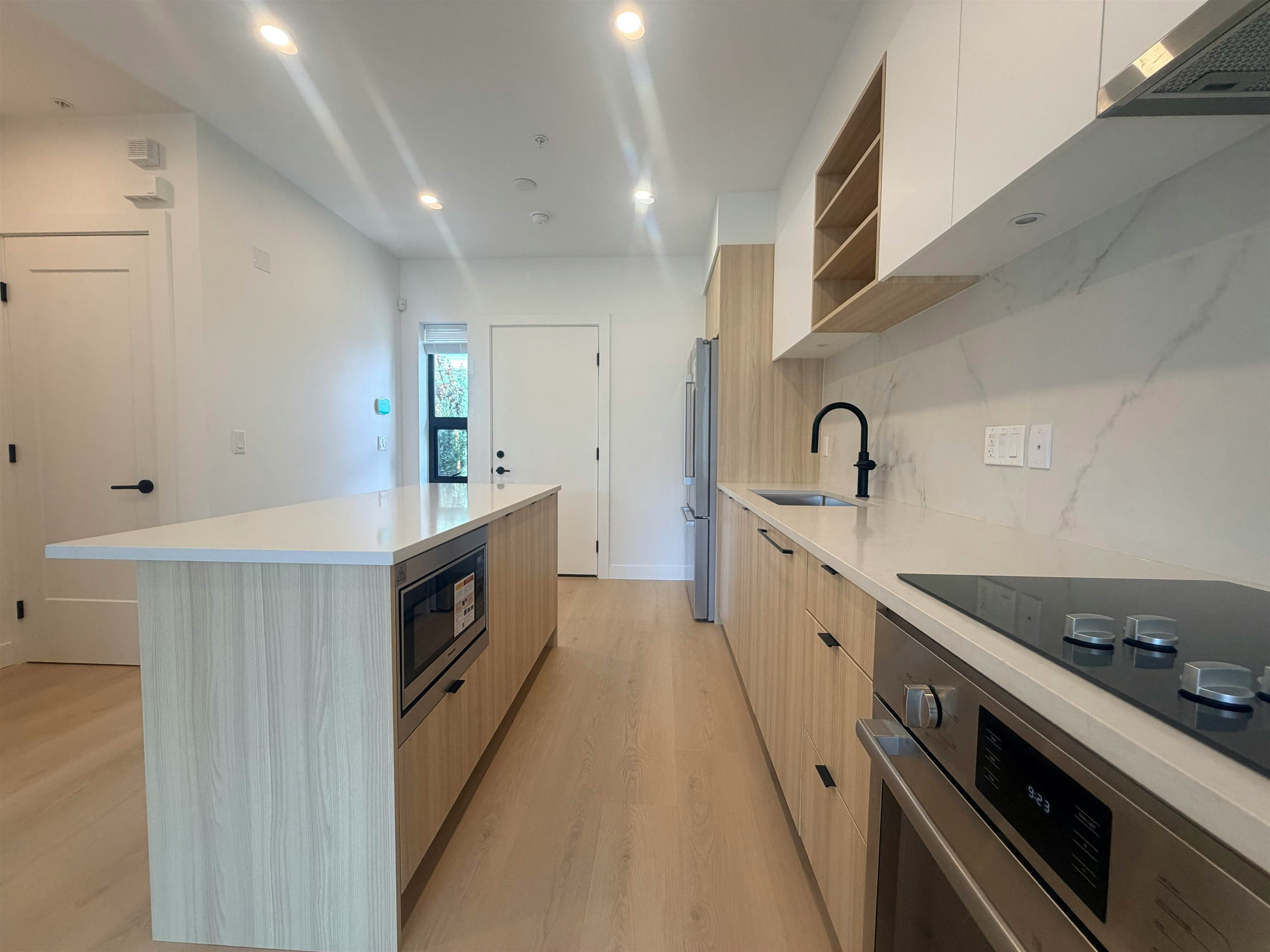 8899 Spires Road, Richmond, BC, V6Y 1X1 - 6