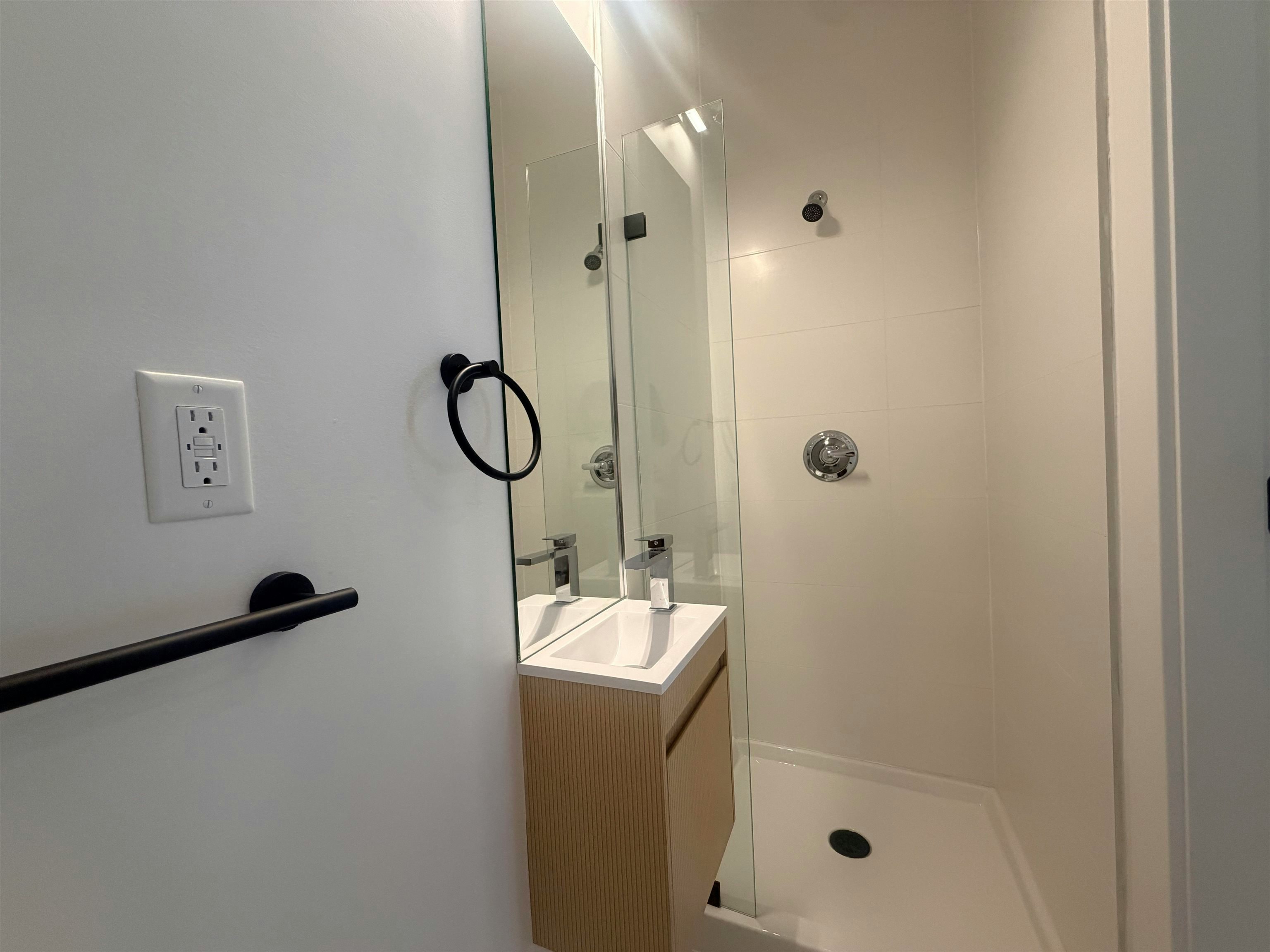8899 Spires Road, Richmond, BC, V6Y 1X1 - 8