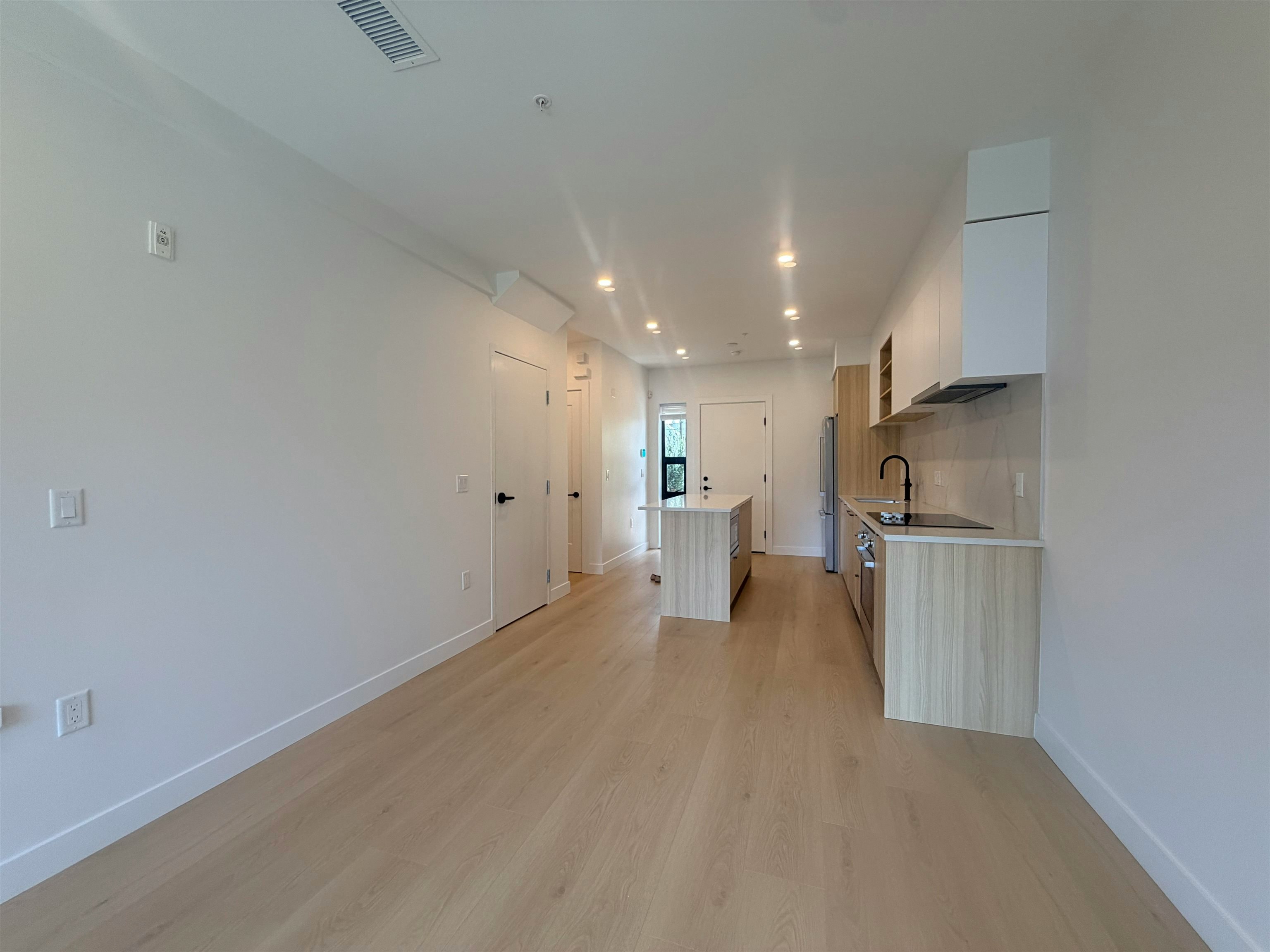 8899 Spires Road, Richmond, BC, V6Y 1X1 - 3