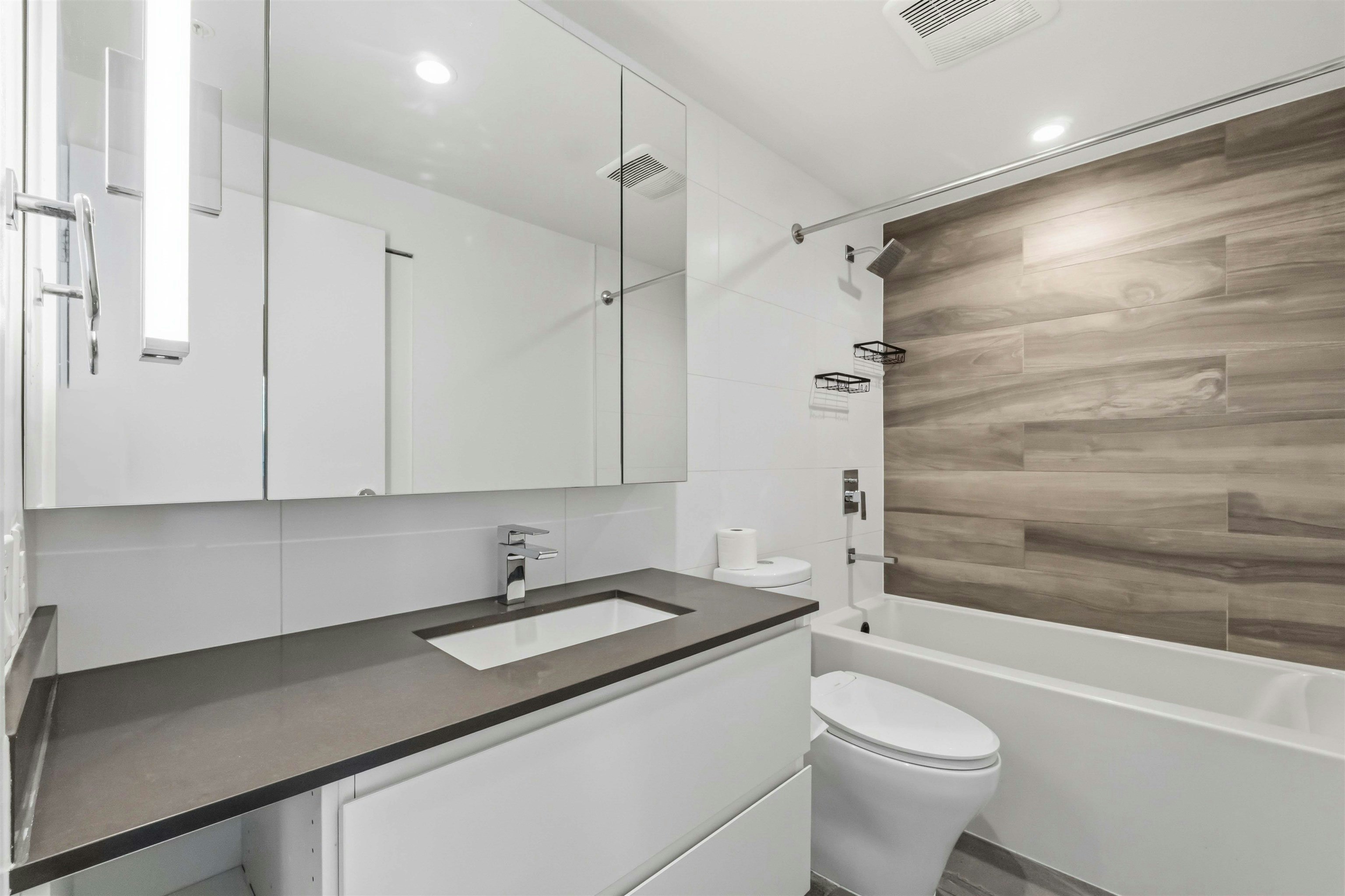 701-13615 Fraser Highway, Surrey, BC, V3T 0P7 - 16