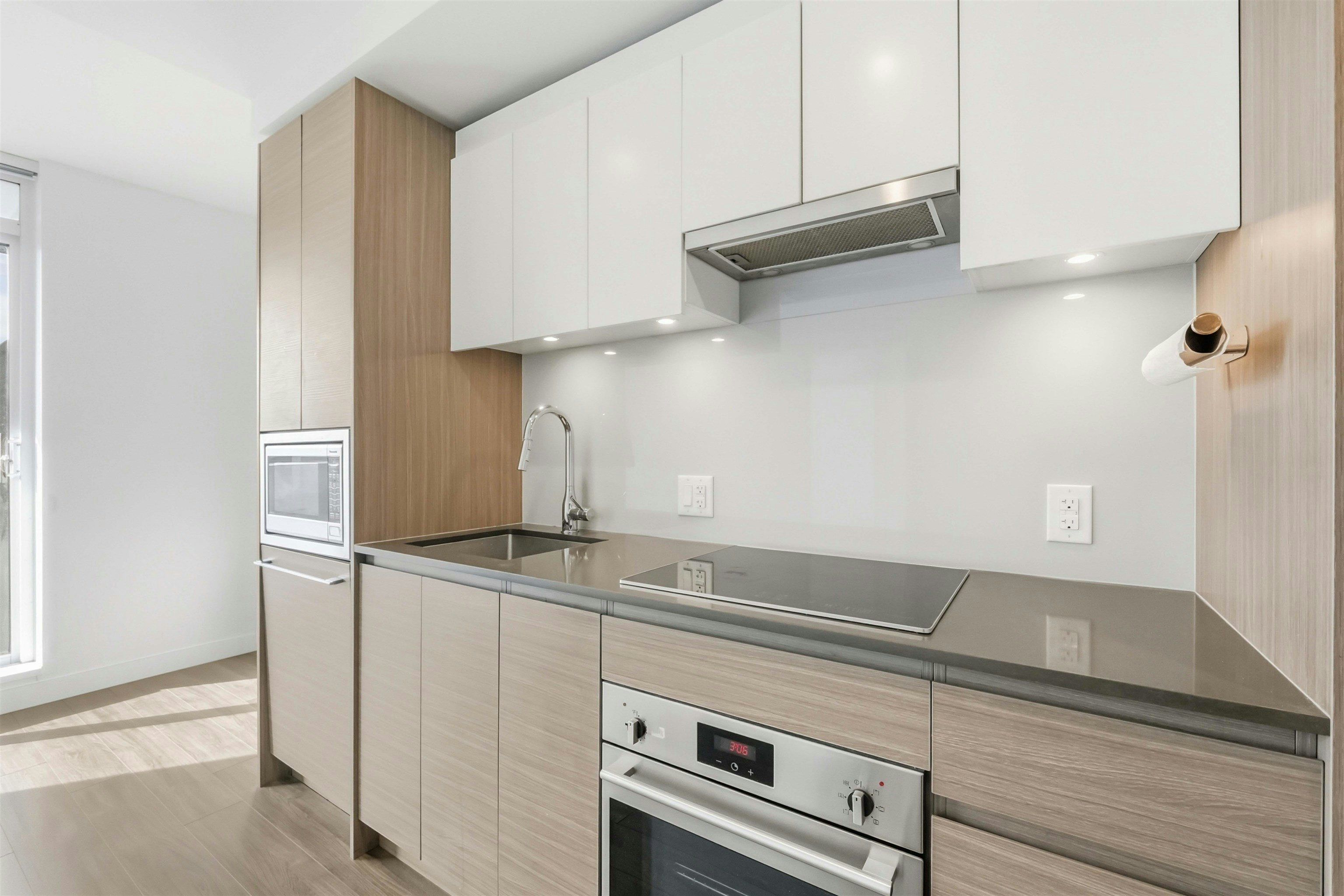 701-13615 Fraser Highway, Surrey, BC, V3T 0P7 - 13