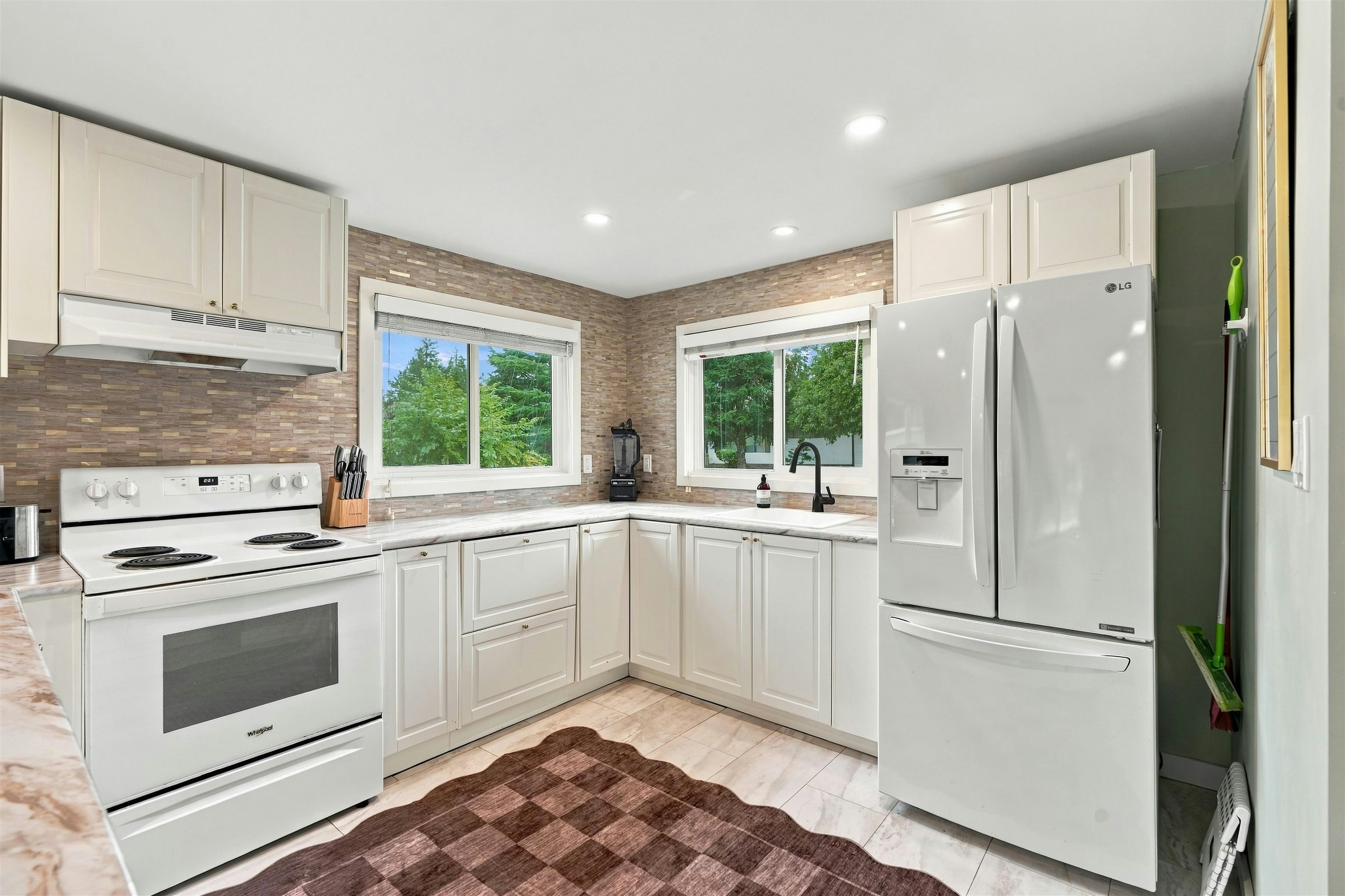 5734 Pebble Crescent, Sechelt, BC, V0N 3A0 - 17