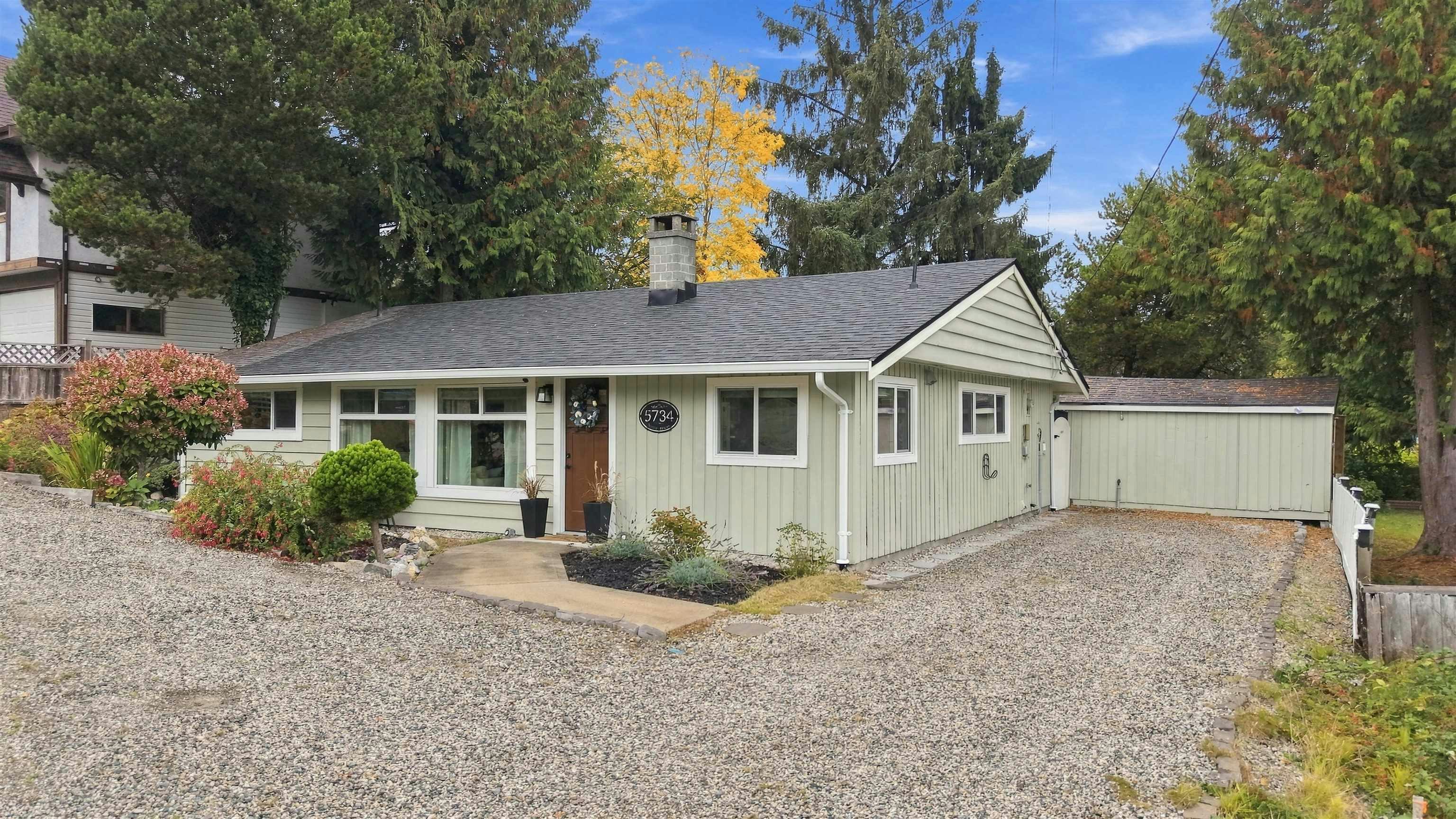 5734 Pebble Crescent, Sechelt, BC, V0N 3A0 - 2