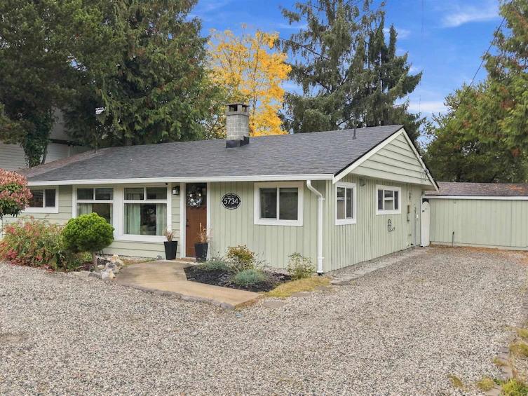 5734 Pebble Crescent, Sechelt, BC, V0N 3A0 - 2