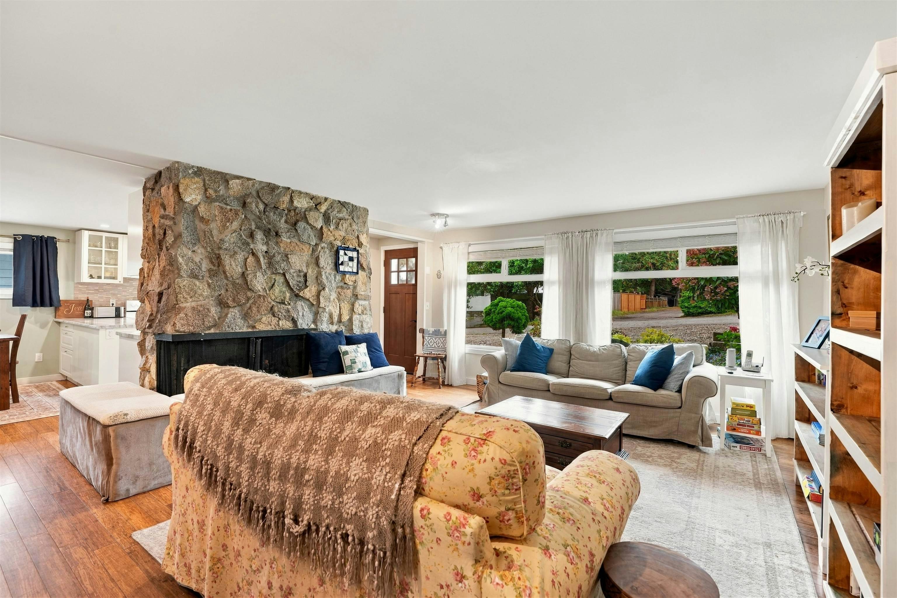 5734 Pebble Crescent, Sechelt, BC, V0N 3A0 - 4