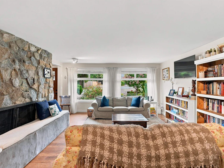 5734 Pebble Crescent, Sechelt, BC, V0N 3A0 - 5