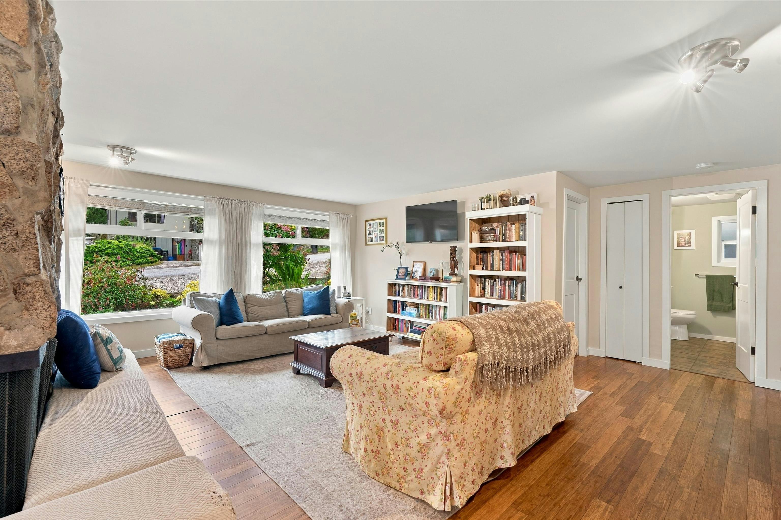 5734 Pebble Crescent, Sechelt, BC, V0N 3A0 - 6