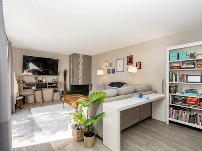 157-5421 10 Avenue - 5
