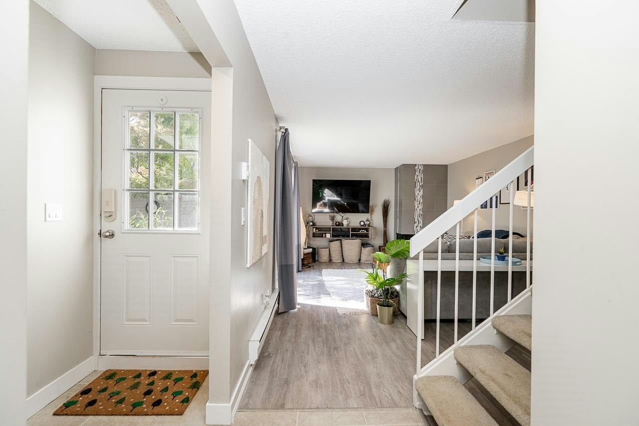 157-5421 10 Avenue - 4