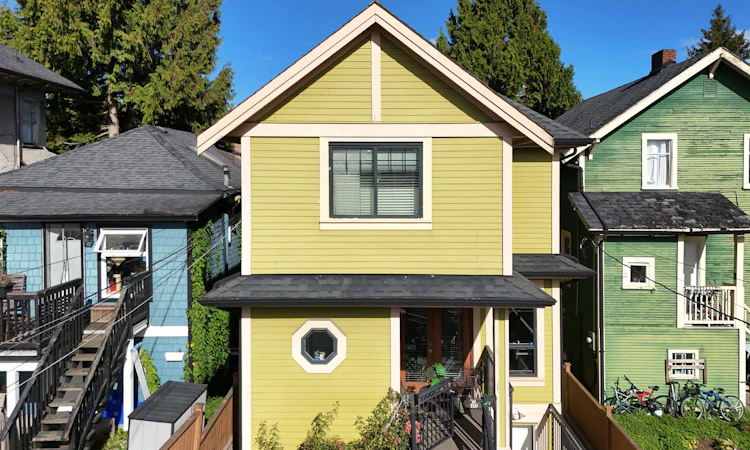 1124 E 12th Avenue