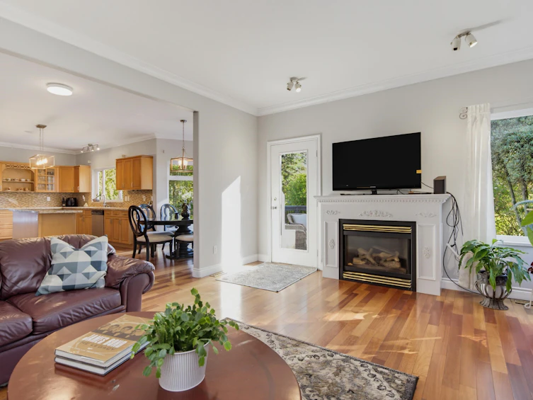 18152 58 Avenue, Surrey, BC, V3S 1M1 - 18