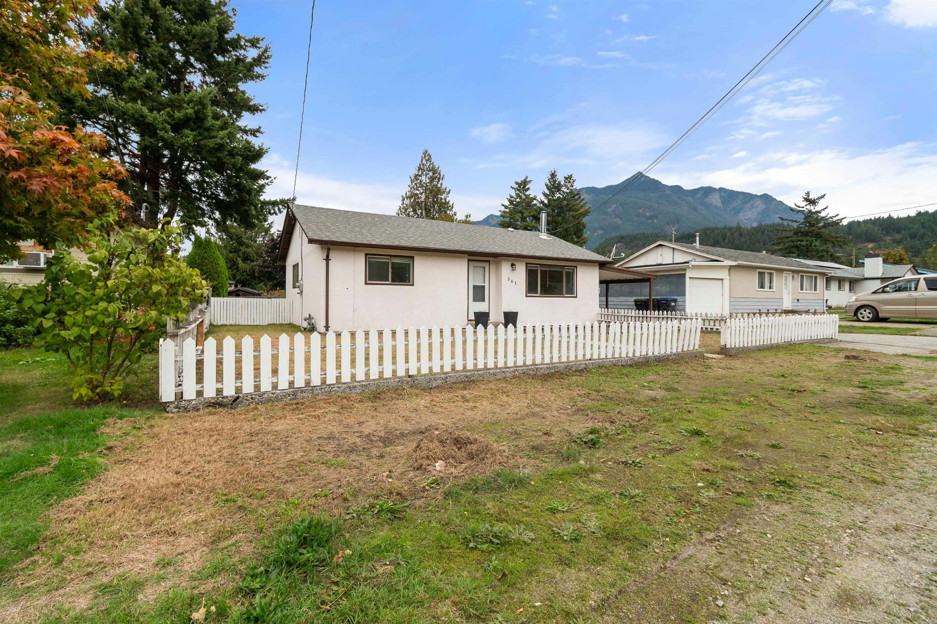 561 Thacker Avenue, Hope, BC, V0X 1L0