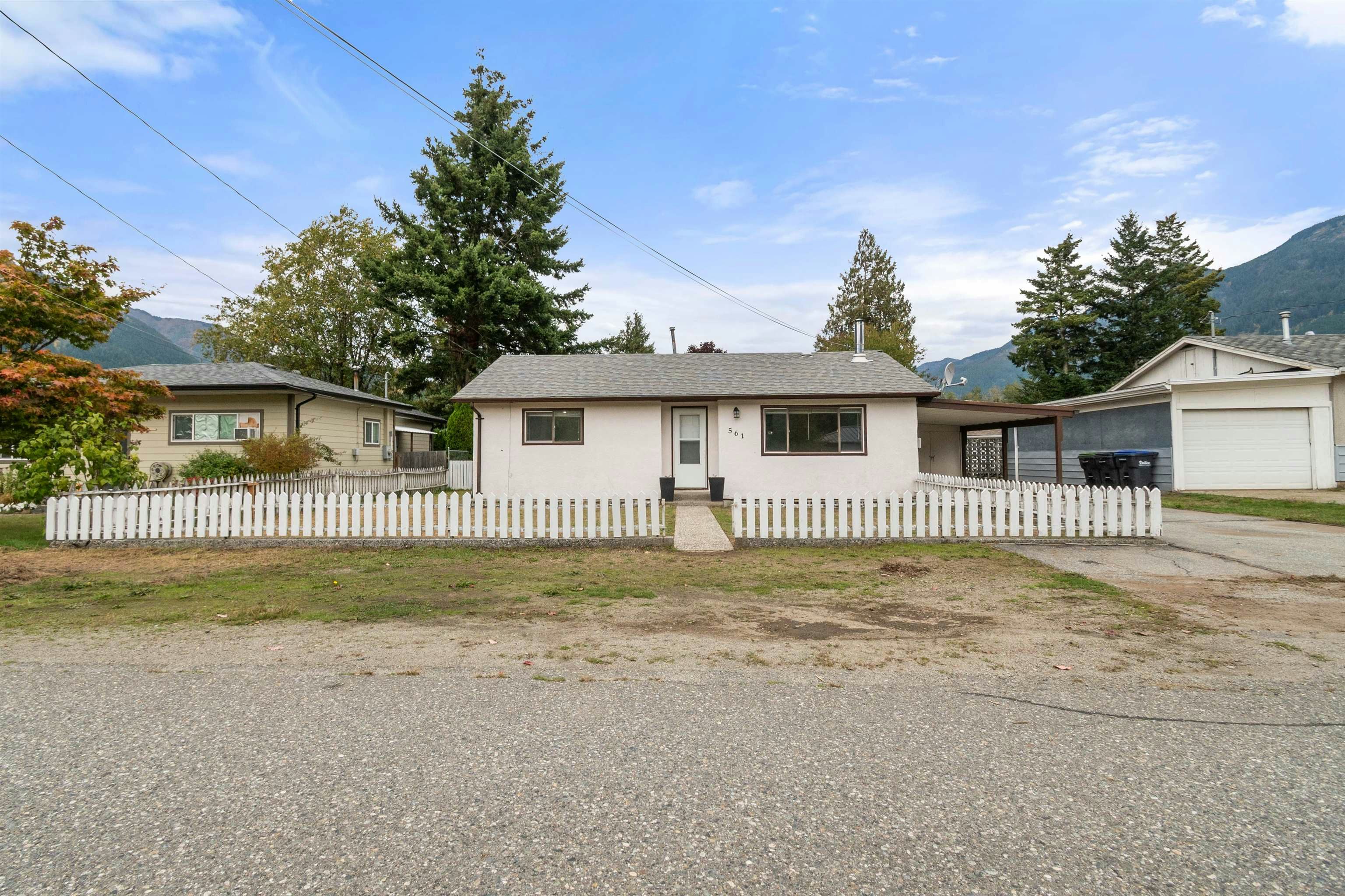 561 Thacker Avenue - 4