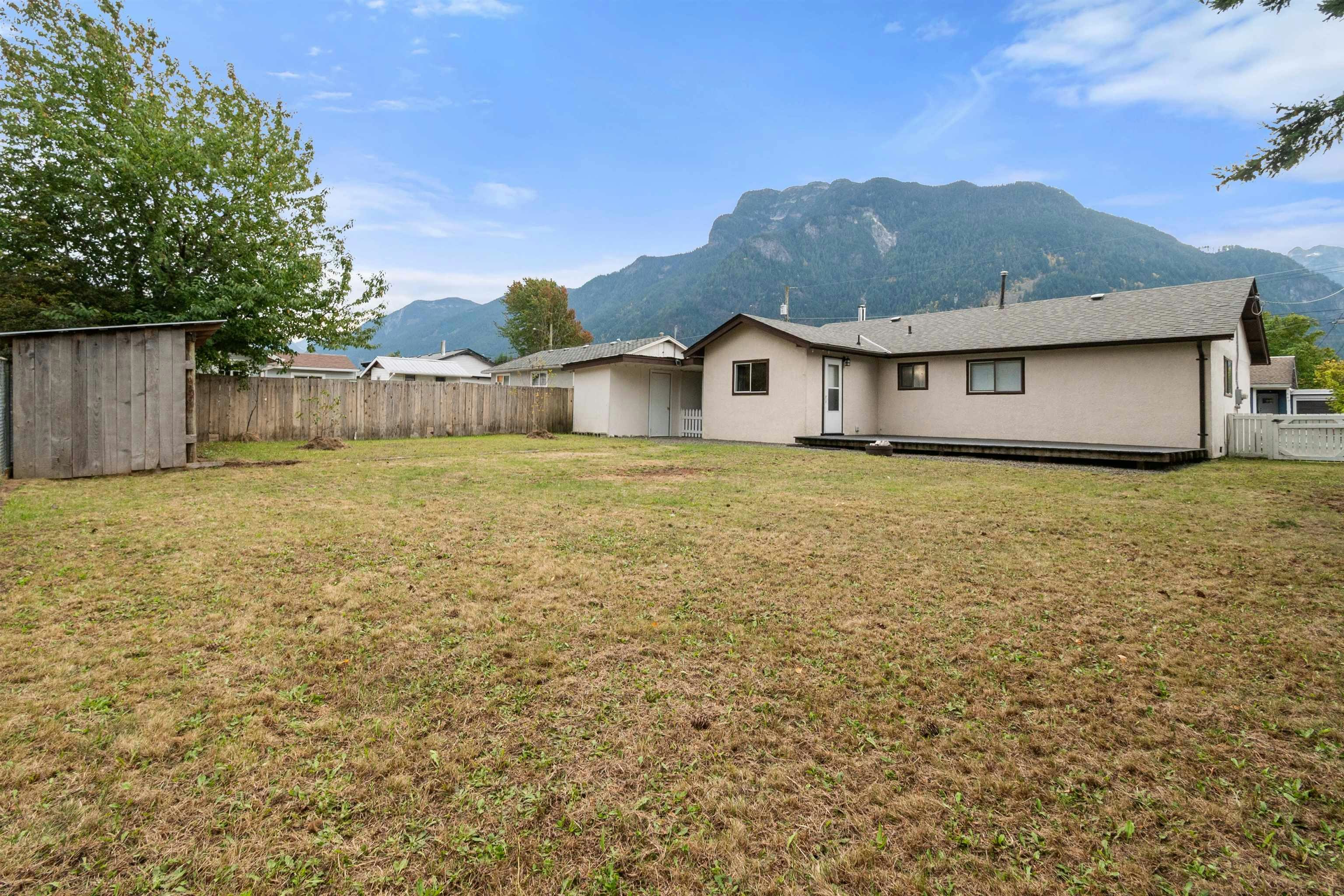 561 Thacker Avenue, Hope, BC, V0X 1L0 - 8