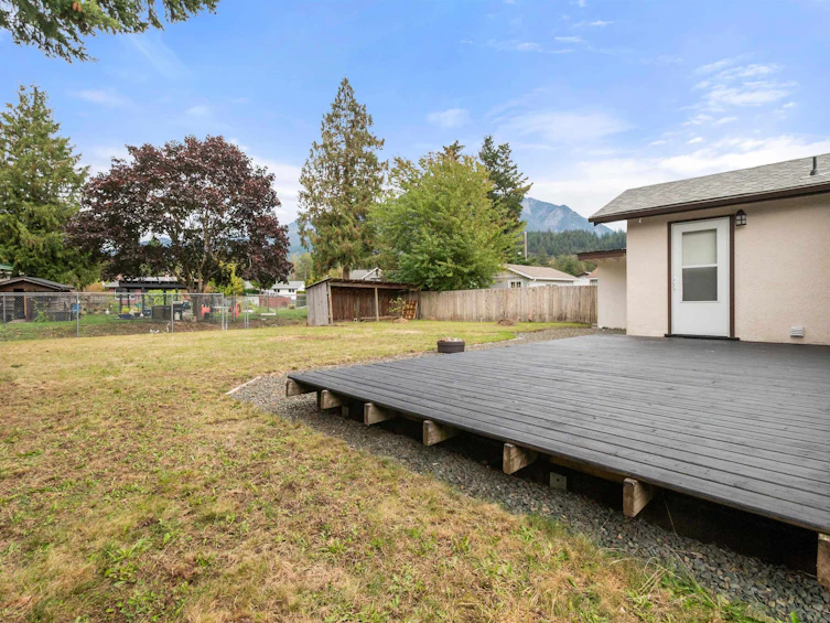 561 Thacker Avenue, Hope, BC, V0X 1L0 - 9