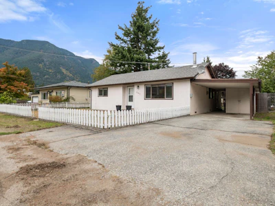 561 Thacker Avenue - 3