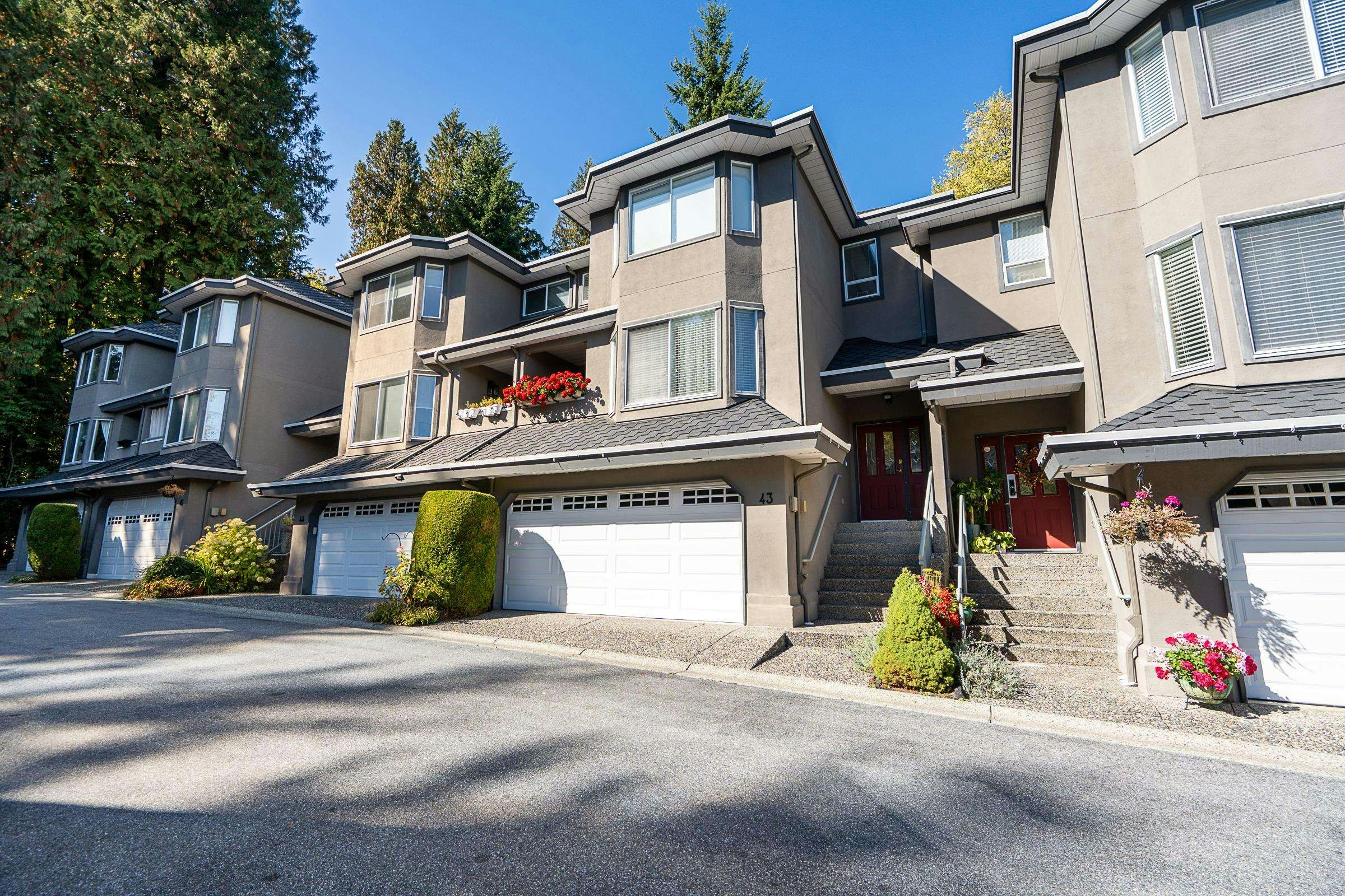 43-2990 Panorama Drive - 2