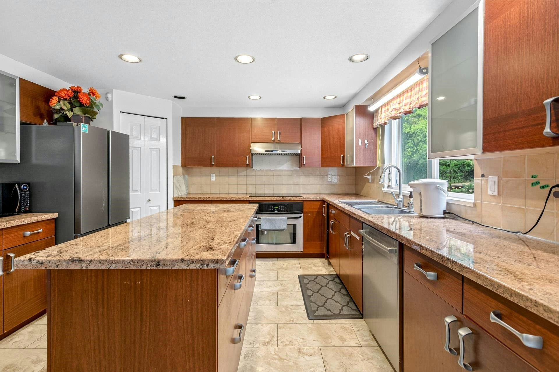 1599 Plateau Crescent, Coquitlam, BC, V3E 3B3 - 10