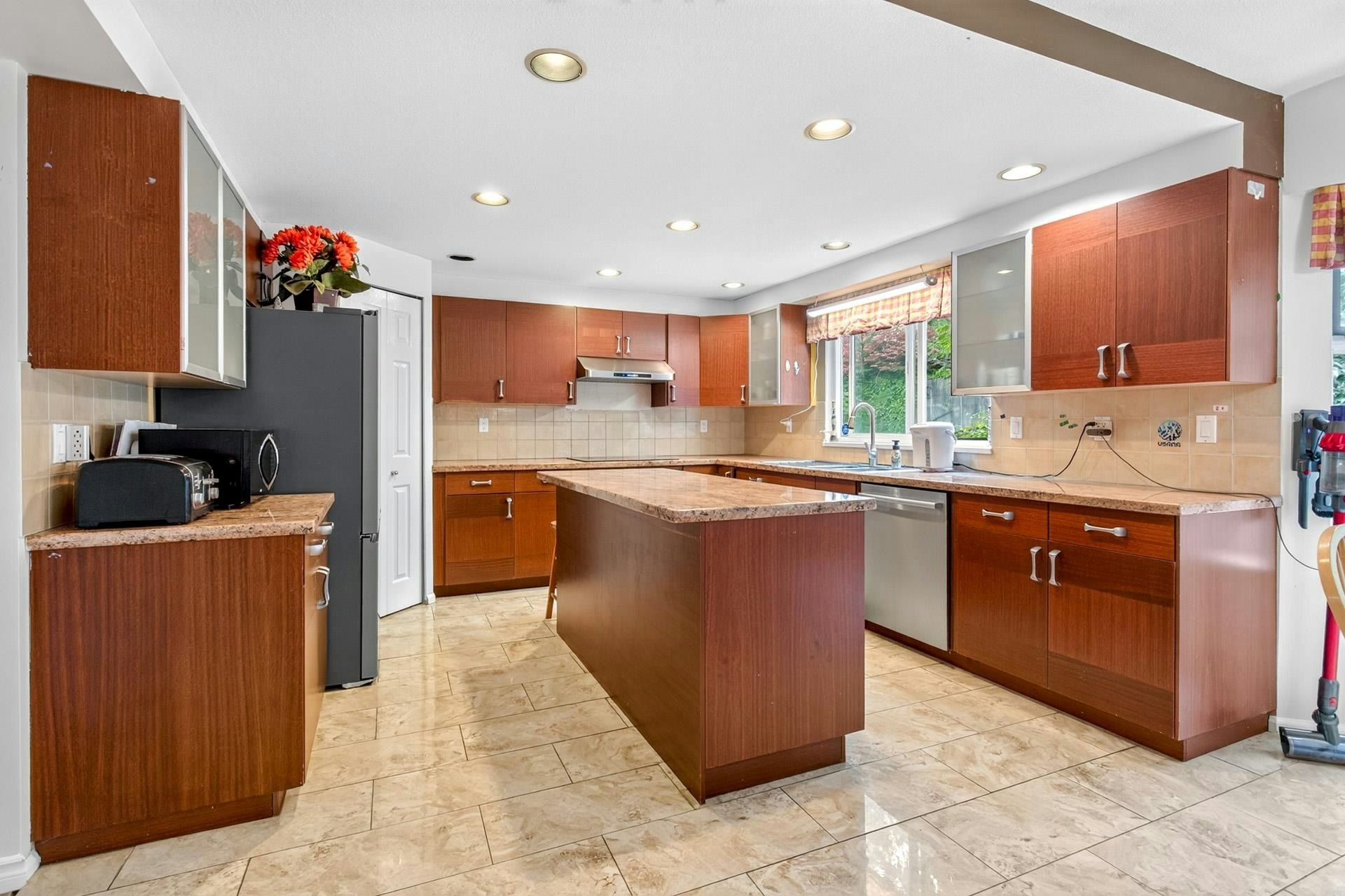 1599 Plateau Crescent, Coquitlam, BC, V3E 3B3 - 9