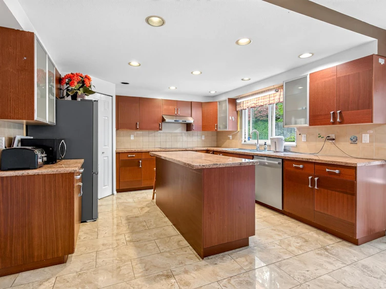1599 Plateau Crescent, Coquitlam, BC, V3E 3B3 - 9